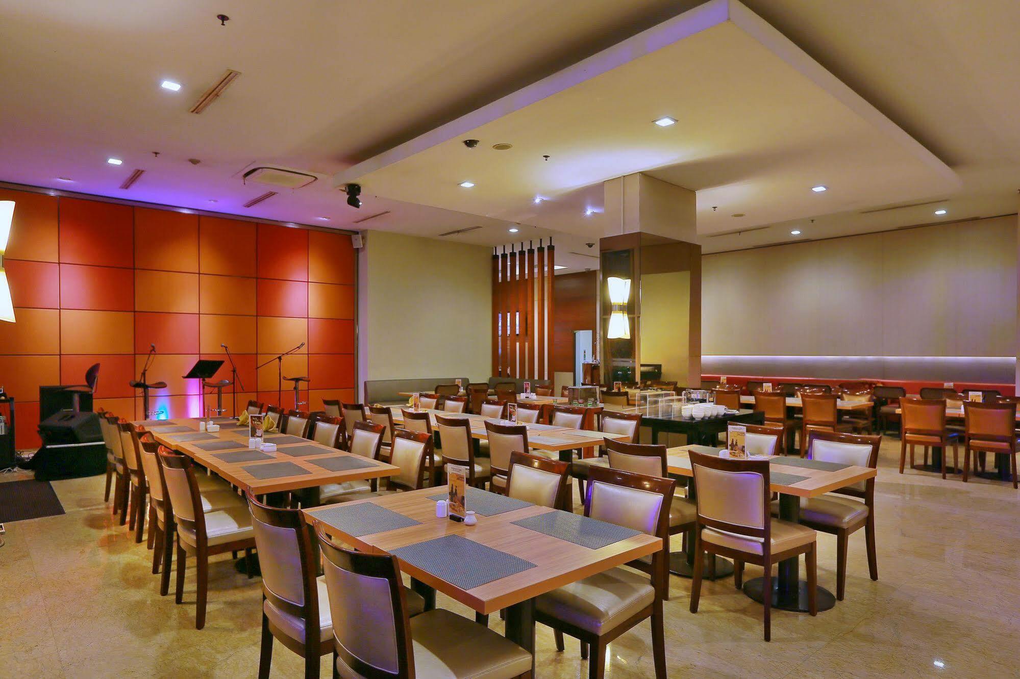 Park Hotel Cawang Джакарта Екстер'єр фото