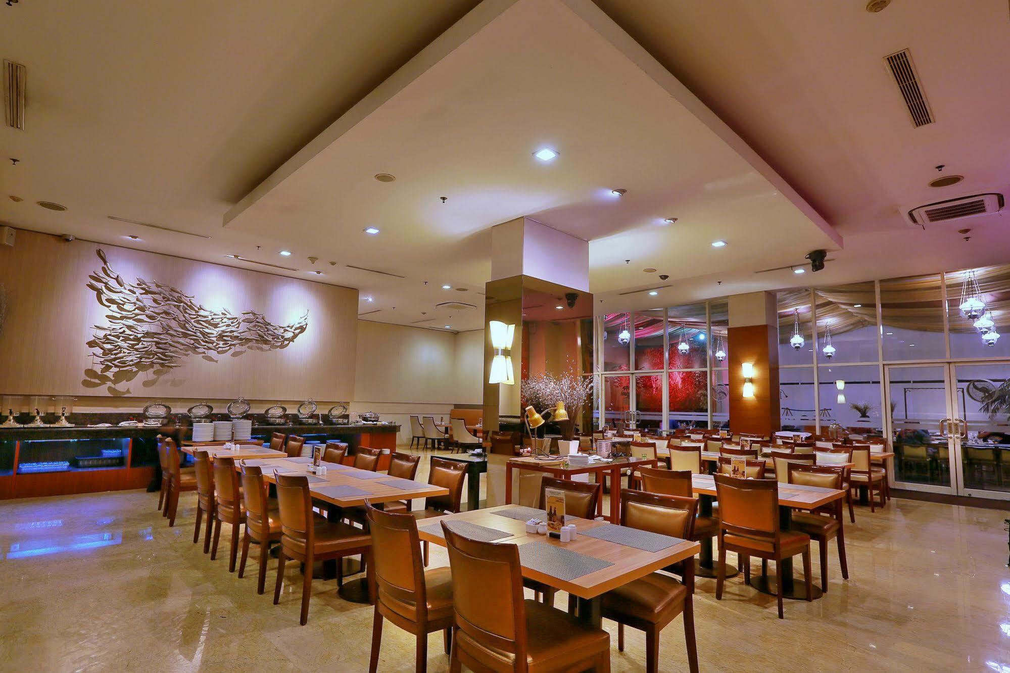 Park Hotel Cawang Джакарта Екстер'єр фото